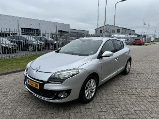 dommages  camping cars Renault Mégane 1.5 DCI  81kw Navi Euro5 2012/10