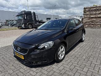 krockskadad bil auto Volvo V-40 2.0 D2 R-Design 2015/12