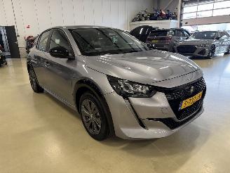 Unfallwagen Peugeot 208 EV 50kWh Clima Navi 2023/2