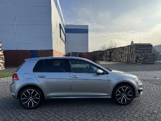 Voiture accidenté Volkswagen Golf 1.2 TSI Highline 81Kw Clia - Navi 2015/11