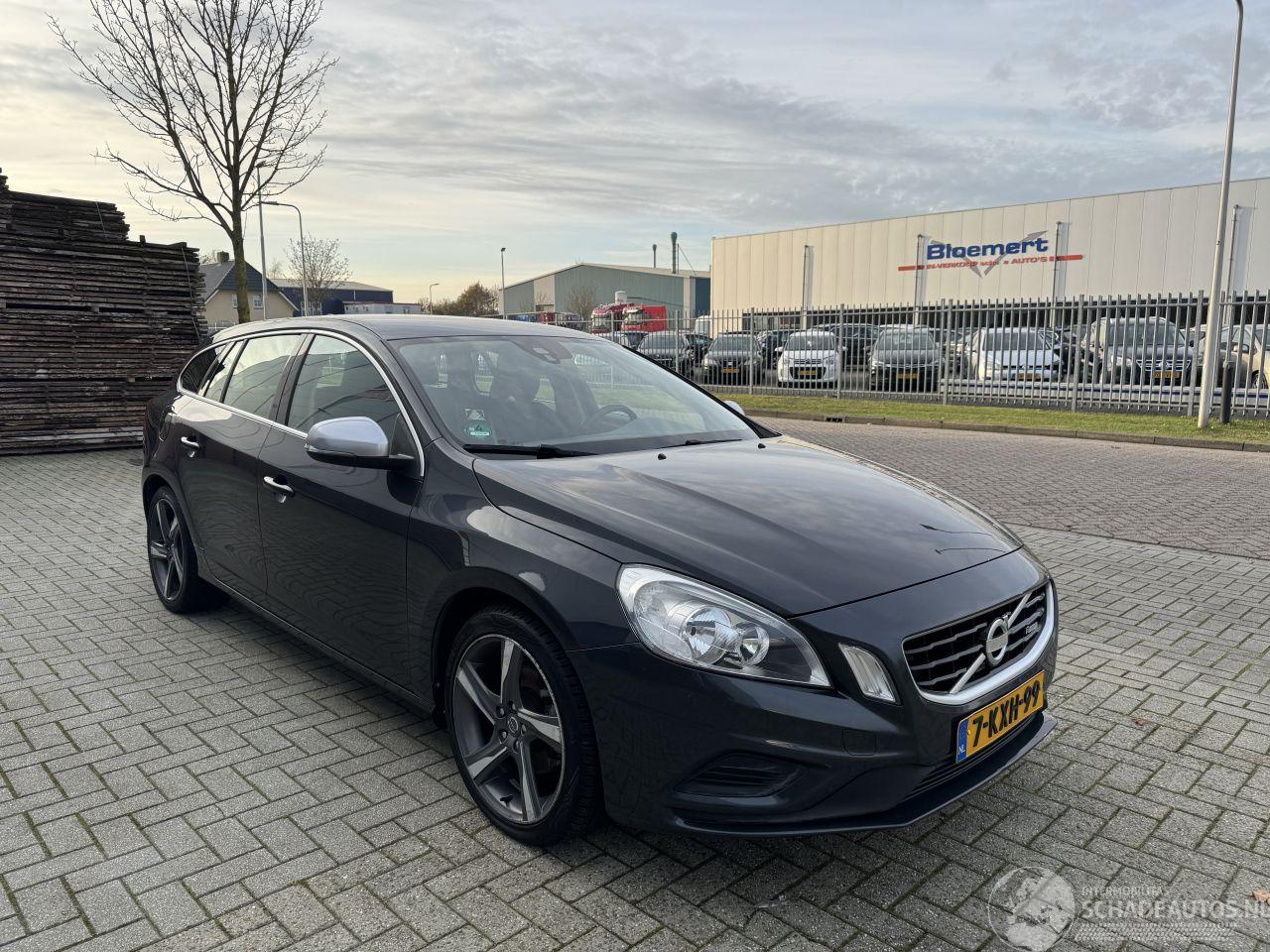 Volvo V-60 1.6 T3 R-Design