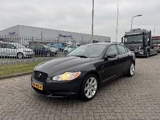 damaged passenger cars Jaguar XF 3.0 D V6 Luxury 2011/2