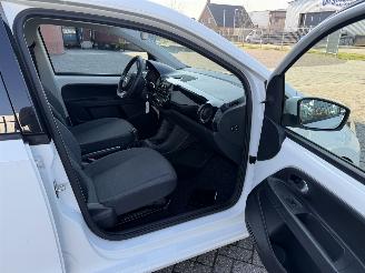 Volkswagen Up! 1.0 44kw AIRCO picture 19