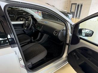 Volkswagen Up! 1.0 44Kw  AIRCO picture 16