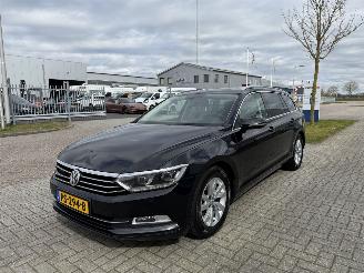 krockskadad bil auto Volkswagen Passat 1.6 TDI 88Kw DSG Clima - Navi 2017/9