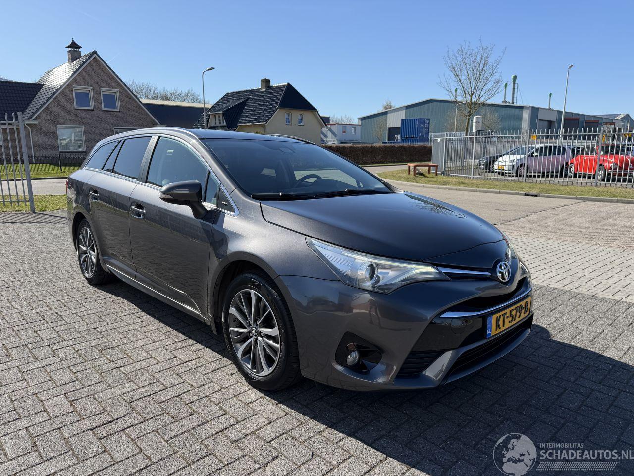 Toyota Avensis 1.8 VVT-i   AUTOMAAT