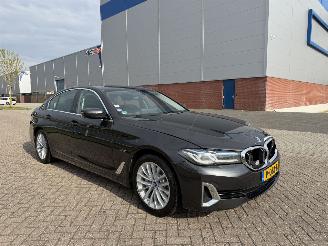 Vaurioauto  passenger cars BMW 5-serie 520e Plug-In Hybrid 2022/3
