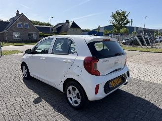 Kia Picanto 1.0 49Kw AIRCO Euro6 picture 3