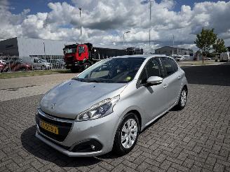 Schadeauto Peugeot 208 1.2 60kw Euro6 - Airco - Navi 2018/3