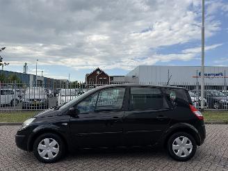 skadebil auto Renault Scenic 1.6 16V 82Kw Clima 2006/9