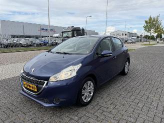skadebil auto Peugeot 208 1.2 VTI 60Kw AIRCO 2012/12