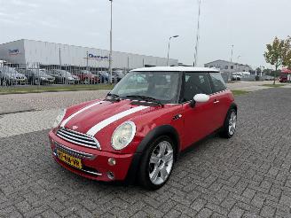 Schadeauto Mini Cooper 1.6 85Kw AIRCO 2005/6