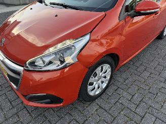 Peugeot 208 1.2 PureTech 60kw AIRCO Euro6 picture 11