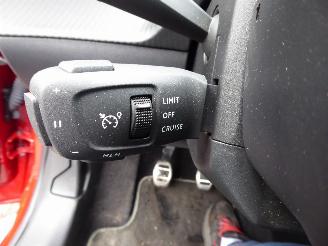 Peugeot 208 GT picture 17