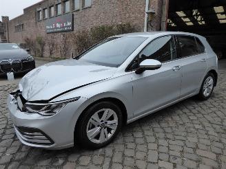 uszkodzony samochody osobowe Volkswagen Golf Life 2022/9