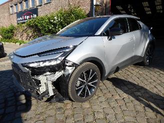 Damaged car Toyota CH-R Hyb HEV 2024/4