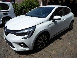 Damaged car Renault Clio Business Edition E Tech Hybrid 2021/1