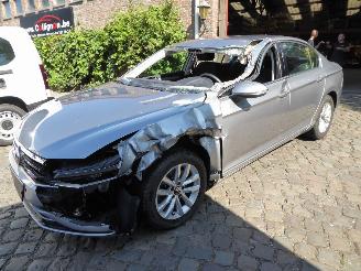 Coche accidentado Volkswagen Passat Business 2021/12