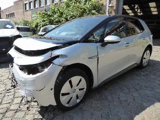 damaged passenger cars Volkswagen ID.3 Pro Performance 2023/7