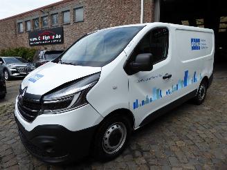krockskadad bil auto Renault Trafic Grand Confort 2021/5