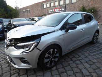 Schadeauto Renault Clio V Evolution 2023/3