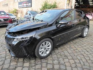 Vaurioauto  passenger cars Renault Clio Evolution 2025/5