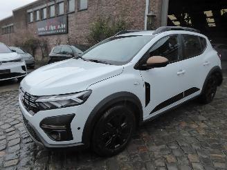 krockskadad bil auto Dacia Sandero TCe 90 CVT Stepway Extreme 2023/12