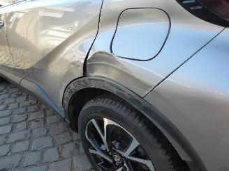 Toyota CH-R Hybrid picture 11