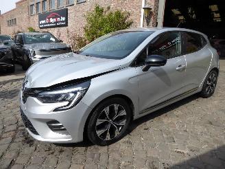 Schadeauto Renault Clio V Evolution 2023/3