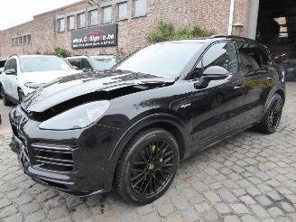 Schadeauto Porsche Cayenne E-Hybrid 2022/6