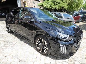 Peugeot 208 Allure picture 3