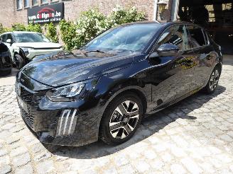 krockskadad bil auto Peugeot 208 Allure 2024/7