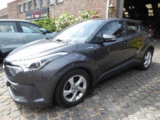 skadebil auto Toyota CH-R Hybrid Business plus 2018/4