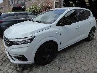 krockskadad bil auto Dacia Sandero Expression 2024/6