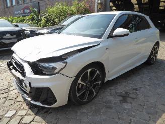 krockskadad bil auto Audi A1 Sportback 25 TFSI S line 2024/2