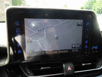 Toyota CH-R Hybrid picture 22