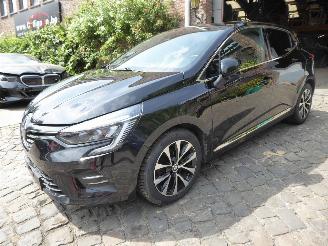Vaurioauto  passenger cars Renault Clio V Techno 2023/8