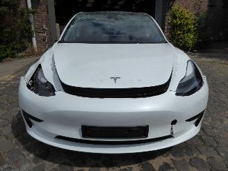 Tesla Model 3  picture 4