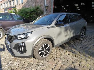 damaged passenger cars Peugeot 2008 Hybrid Active 2024/6