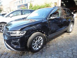 Schadeauto Volkswagen T-Roc Life 2024/8