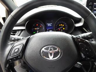 Toyota CH-R Hybrid Lounge picture 17