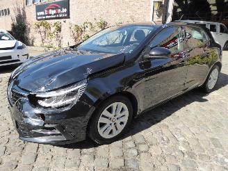 Vaurioauto  passenger cars Renault Mégane IV Lim. 5-trg. Business Edition 2022/7
