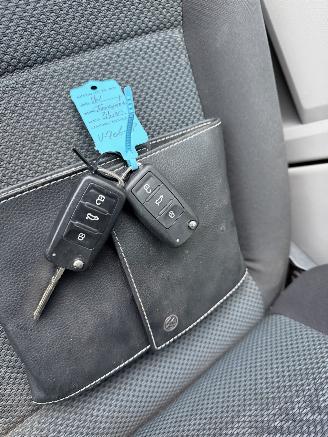 Volkswagen Transporter 2.0 TDI L2-H1 DC 5-PERS EURO-6 picture 11