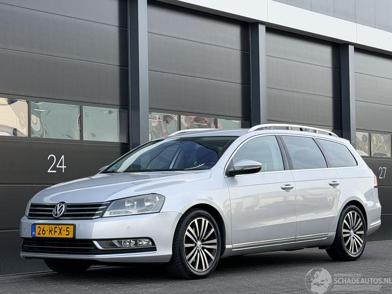 Volkswagen Passat 1.6 TDI Highline Leer Navi Clima PDC