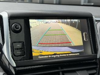 Peugeot 208 1.6 BlueHDi Executive Pano Camera Clima picture 11