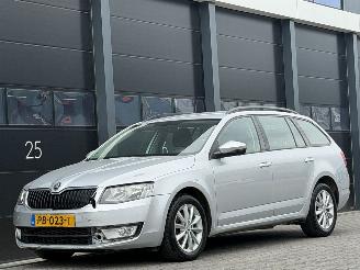 damaged passenger cars Skoda Octavia 1.6 TDI Navi Clima AUTOMAAT 2017/3