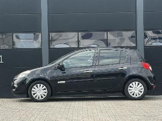 Renault Clio 1.5 DCI Authentique picture 6