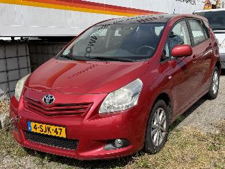 Vaurioauto  passenger cars Toyota Verso 1.8 VVT-i Navi Clima Pano 7-PERS 2011/6
