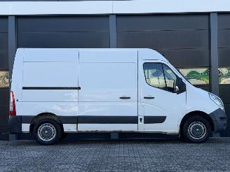 Renault Master 2.3 dCi L2H2 3-PERS picture 3