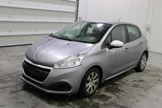 krockskadad bil auto Peugeot 208  2019/7
